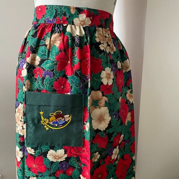 Vintage Christmas Apron With Floral Pattern - Picture 2 of 5